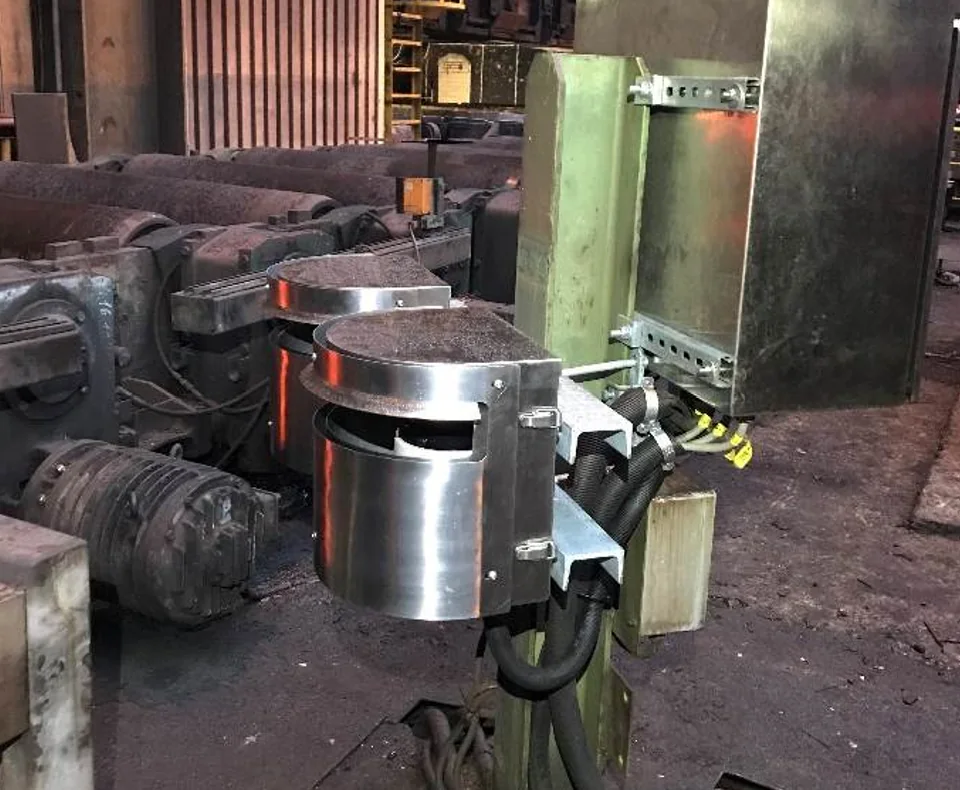 Measurement equipment beside a metal ring